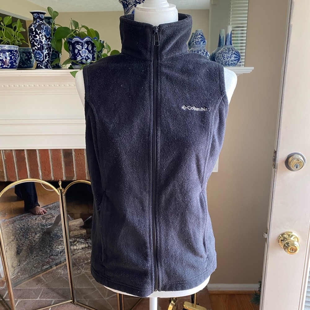 Columbia Vest in a size MEDIUM (women’s)